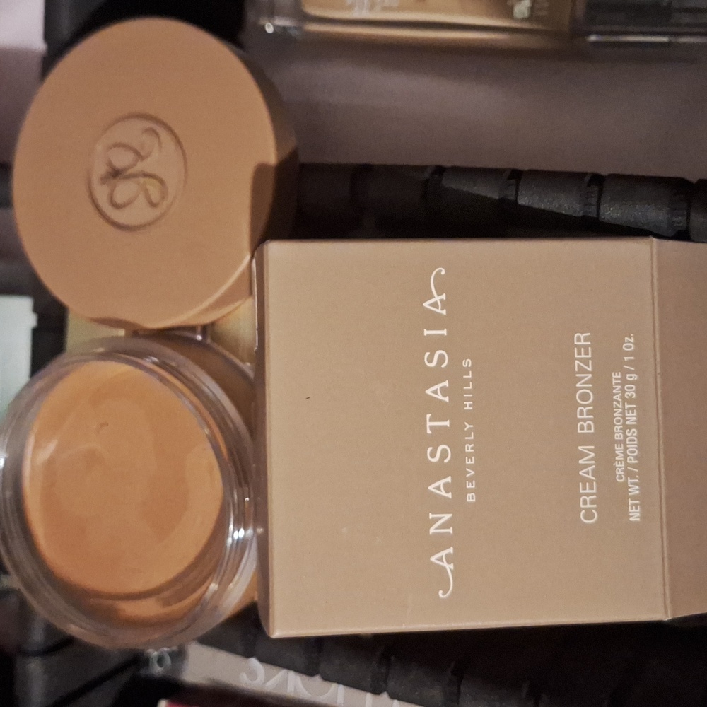 Anastasia cream Bronzer